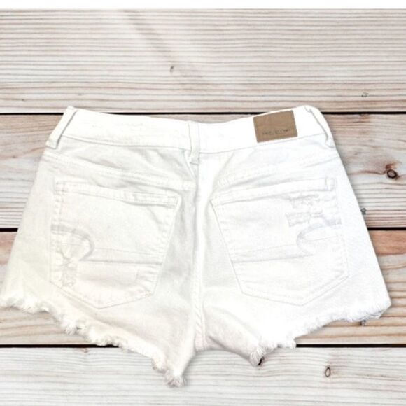 AMERICAN EAGLE WHITE RIPPED JEAN SHORTS SIZE 4 - Picture 3 of 5